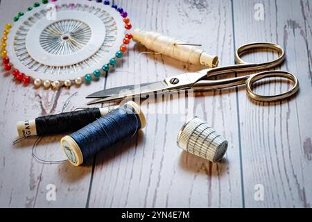 Foto concettuale degli accessori per cucire . Nessuna persona. Foto Stock