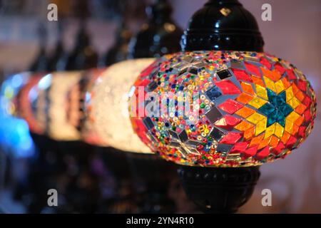 Primo piano della lampada turca a mosaico marocchino Foto Stock
