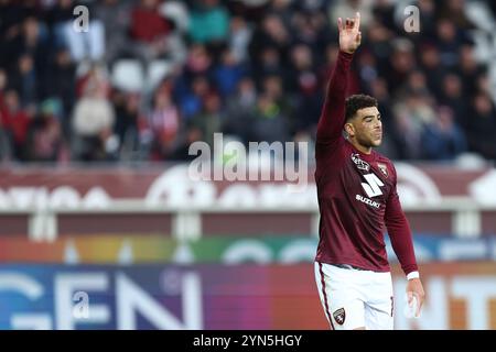 Torino, Italia. 24 novembre 2024. Che Adams del Torino FC gesti durante la partita di serie A tra il Torino FC e l'AC Monza allo Stadio Olimpico il 24 novembre 2024 a Torino. Crediti: Marco Canoniero/Alamy Live News Foto Stock