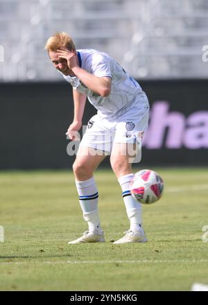 Paddington, Australia. 24 novembre 2024. Francis de Vries dell'Auckland FC visto in azione durante il quinto round della stagione 2024-25 di Isuzu UTE A-League tra MacArthur FC e Auckland FC tenutosi all'Allianz Stadium di Paddington, NSW. Punteggio finale Auckland FC 1:0 MacArthur FC. Credito: SOPA Images Limited/Alamy Live News Foto Stock