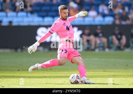 Paddington, Australia. 24 novembre 2024. Filip Kurto del MacArthur FC visto in azione durante il quinto round della stagione 2024-25 di Isuzu UTE A-League tra MacArthur FC e Auckland FC tenutosi all'Allianz Stadium di Paddington, NSW. Punteggio finale Auckland FC 1:0 MacArthur FC. Credito: SOPA Images Limited/Alamy Live News Foto Stock