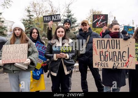 Kiev, Kiev, Ucraina. 24 novembre 2024. Protesta Azovstal libera di familiari e amici di soldati tenuti in prigionia dalla Russia. I soldati si arresero alla Russia il 20 maggio 2022 per salvare vite umane presso le opere di ferro e furto di Mariupol. Alcuni sono stati rilasciati, molti sono ancora detenuti in prigionia russa. (Credit Image: © Andreas Stroh/ZUMA Press Wire) SOLO PER USO EDITORIALE! Non per USO commerciale! Crediti: ZUMA Press, Inc./Alamy Live News Foto Stock