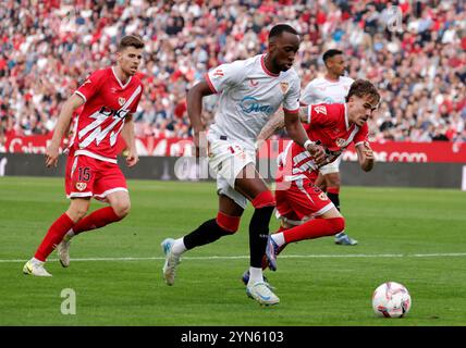 Partita di calcio spagnola la Liga EA Sports Siviglia contro Rayo Vallecano allo stadio Ramon Sanchez Pizjuan di Siviglia, Spagna. 24 novembre 2024. ESTADIO RAMON SANCHEZ-PIZJUAN JORNADA 14 LIGA 1ª DIVISION Española SEVILLA FC-RAYO VALLECANO 900/Cordon Press Credit: CORDON PRESS/Alamy Live News Foto Stock