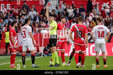 Partita di calcio spagnola la Liga EA Sports Siviglia contro Rayo Vallecano allo stadio Ramon Sanchez Pizjuan di Siviglia, Spagna. 24 novembre 2024. ESTADIO RAMON SANCHEZ-PIZJUAN JORNADA 14 LIGA 1ª DIVISION Española SEVILLA FC-RAYO VALLECANO 900/Cordon Press Credit: CORDON PRESS/Alamy Live News Foto Stock