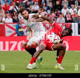 Partita di calcio spagnola la Liga EA Sports Siviglia contro Rayo Vallecano allo stadio Ramon Sanchez Pizjuan di Siviglia, Spagna. 24 novembre 2024. ESTADIO RAMON SANCHEZ-PIZJUAN JORNADA 14 LIGA 1ª DIVISION Española SEVILLA FC-RAYO VALLECANO 900/Cordon Press Credit: CORDON PRESS/Alamy Live News Foto Stock