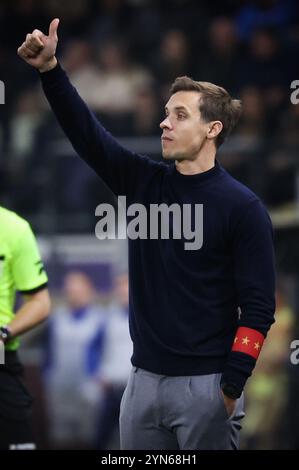 Bruxelles, Belgio. 24 novembre 2024. Il capo-allenatore dell'Anderlecht David Hubert gestirà durante una partita di calcio tra RSC Anderlecht e Kaa Gent, domenica 24 novembre 2024 a Bruxelles, una partita del giorno 15 della stagione 2024-2025 della prima divisione della "Jupiler Pro League" del campionato belga. BELGA PHOTO VIRGINIE LEFOUR credito: Belga News Agency/Alamy Live News Foto Stock