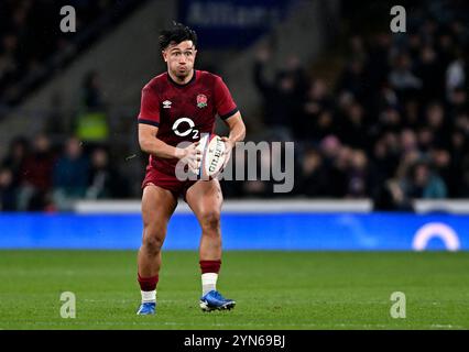 Twickenham, Regno Unito. 24 novembre 2024. Aeroporto internazionale di Autunno. Inghilterra V Giappone. Stadio Allianz. Twickenham. Marcus Smith (Inghilterra) durante la partita di rugby England V Japan Autumn International all'Allianz Stadium di Londra, Regno Unito. Crediti: Sport in foto/Alamy Live News Foto Stock