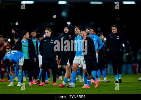Napoli, Italia. 24 novembre 2024. Khvicha Kvaratskhelia della SSC Napoli con Giovanni Simeone della SSC Napoli e Matteo Politano della SSC Napoli durante il match di serie A Enilive tra la SSC Napoli e LA Roma allo Stadio Diego Armando Maradona il 24 novembre 2024 a Napoli, Italia crediti: Giuseppe Maffia/Alamy Live News Foto Stock