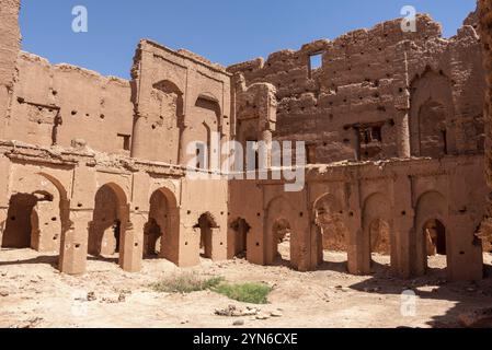 Bellissimo castello medievale a Tamenougalt nella valle del Draa in Marocco Foto Stock