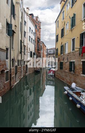 Rio della Misericordia nel distretto di Cannaregio, Venezia, Italia, Europa Foto Stock