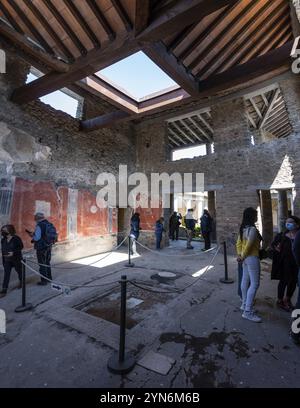 POMPEI, ITALIA, 4 MAGGIO 2022, atrio in una tipica villa romana dell'antica Pompei, Italia meridionale Foto Stock