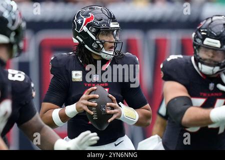 Houston, Texas domenica 24 novembre 2024. Il quarterback degli Houston Texans C.J. Stroud (7) sembra passare durante il primo quarto contro i Tennessee Titans all'NRG Stadium di Houston, Texas, domenica 24 novembre 2024. Foto di Kevin M. Cox/UPI credito: UPI/Alamy Live News Foto Stock