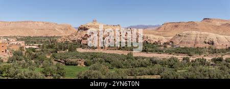 Tramonto sulla splendida città storica di Ait ben Haddou in Marocco, famosa città berbera con molte kasbah costruito di argilla, patrimonio mondiale dell'UNESCO Foto Stock