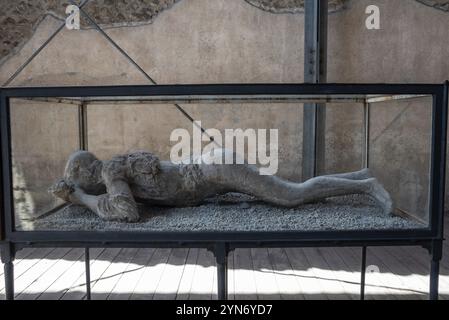 POMPEI, ITALIA, 4 MAGGIO 2022, abitanti Pompei pietrificati nella loro ultima situazione di vita, Italia, Europa Foto Stock