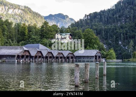 Saloni in legno nel lago Koenigssee a Schoenau, Baviera, Germania, Europa Foto Stock