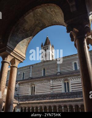 Antica Basilica di San Zeno maggiore a Verona dall'epoca romanica, Italia, Europa Foto Stock