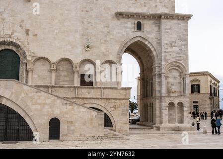 Dettagli della facciata della cattedrale di Trani, Italia, Europa Foto Stock