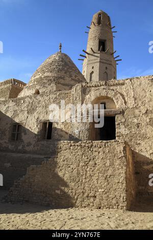 Vecchio villaggio abbandonato di el-Qasr nell'oasi di Dakhla, Egitto, Africa Foto Stock