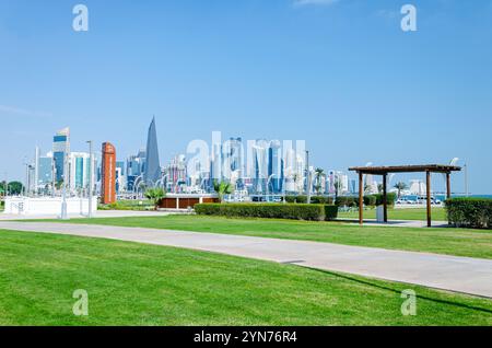 Vista sul quartiere finanziario di Doha dal parco al bidda, Qatar Foto Stock