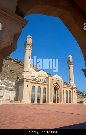 La Moschea Bibiheybat a Baku, Azerbaigian, in una splendida mattinata d'estate Foto Stock