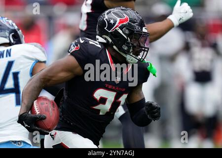 Houston, Texas domenica 24 novembre 2024. Il running back degli Houston Texans Dameon Pierce (31) ritornò il kickoff di apertura durante il primo quarto contro i Tennessee Titans all'NRG Stadium di Houston, Texas, domenica 24 novembre 2024. Foto di Kevin M. Cox/UPI credito: UPI/Alamy Live News Foto Stock