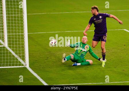 Orlando, Florida, Stati Uniti. 24 novembre 2024. L'attaccante n. 13 dell'Orlando City SC DUNCAN McGuire punta una palla appena più larga dal goal nel secondo tempo durante la semifinale di playoff della MLS Conference. Orlando City SC ha ospitato l'Atlanta United all'Inter & Co Stadium di Orlando, Florida. L'Orlando City SC sconfisse l'Atlanta United per 1-0. (Credit Image: © Richard Dole/ZUMA Press Wire) SOLO PER USO EDITORIALE! Non per USO commerciale! Crediti: ZUMA Press, Inc./Alamy Live News Foto Stock