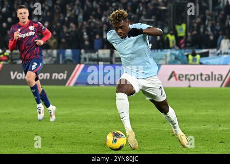 Roma, Lazio. 24 novembre 2024. Fisayo Dele Bashiru del SS Lazio durante la partita di serie A tra Lazio e Bologna allo stadio Olimpico di Roma, Italia, 24 novembre 2024. Credito: massimo insabato/Alamy Live News Foto Stock