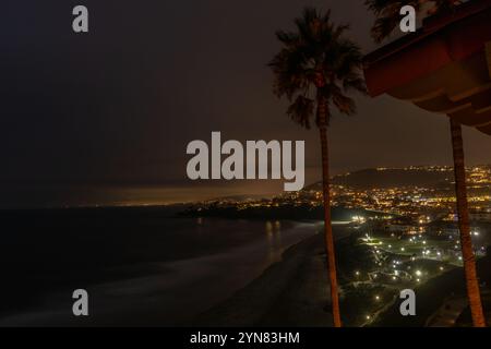 Vista panoramica notturna aerea della Salt Creek Beach a Dana Point, Orange County, California meridionale Foto Stock