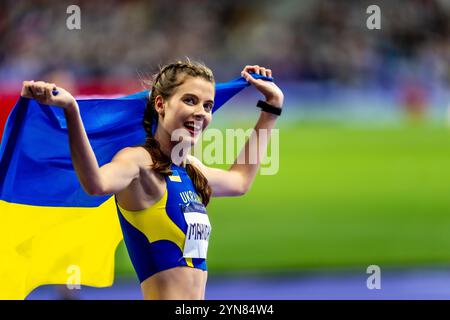 Yaroslava Mahuchikh (UKR)-Gold celebra la sua vittoria nel salto in alto femminile ai Giochi olimpici estivi del 2024. Foto Stock