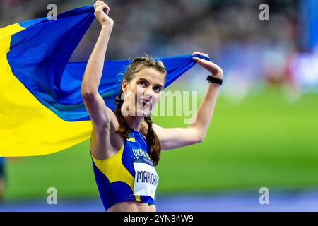 Yaroslava Mahuchikh (UKR)-Gold celebra la sua vittoria nel salto in alto femminile ai Giochi olimpici estivi del 2024. Foto Stock