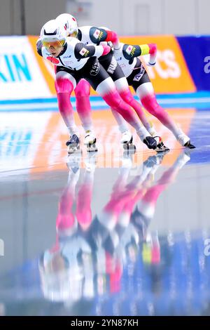 Nagano, Giappone. 24 novembre 2024. (L-R) Miho Takagi, Momoka Horikawa, Ayano Sato (JPN) pattinaggio di velocità: ISU Speed Skating World Cup 2024/25 Nagano Women's Team Pursuit a M-Wave a Nagano, Giappone . Crediti: Naoki Nishimura/AFLO SPORT/Alamy Live News Foto Stock