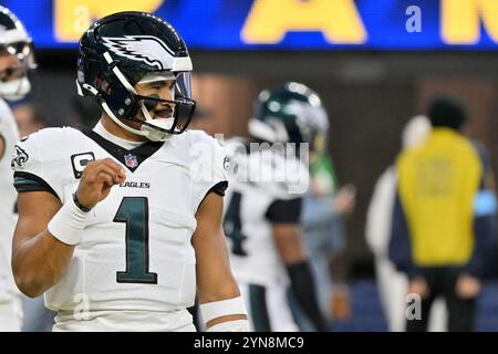 Inglewood, Stati Uniti. 24 novembre 2024. Il quarterback dei Philadelphia Eagles, Jalen, sorride prima della partita contro i Los Angeles Rams al SoFi Stadium domenica 24 novembre 2024. Gli Eagles sconfissero i Rams 37-20. Foto di Jon SooHoo/UPI credito: UPI/Alamy Live News Foto Stock