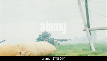 Soldato di fanteria tedesco nella seconda guerra mondiale. Re-Enactor vestito da G Foto Stock