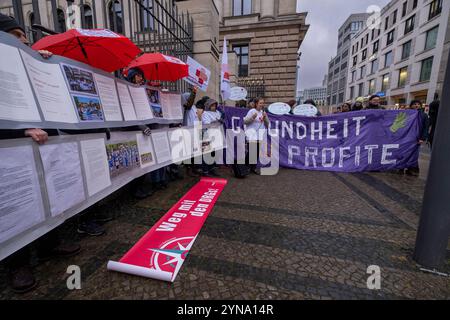 Lieber Bundesrat, SToppen Sie Lauterbachs Blindflug Deutschland, Berlino, 22.11.2024, Aktion gegen Krankenhausreform, Gesundheitsbündnisse übergeben Appell zur Krankenhausreform an den Bundesrat, Appell an den Bundesrat: Stoppen Sie Lauterbachs Bündnis Bürgerhand Â 2024 Foto Stock