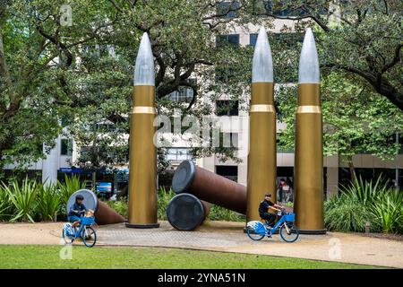 Australia, nuovo Galles del Sud, Sydney, Central Business District (CBD), Hyde Park (il più antico parco pubblico dell'Australia), opere d'arte YINMADYEMI Thou ha lasciato cadere l'artista aborigeno Tony Albert Foto Stock