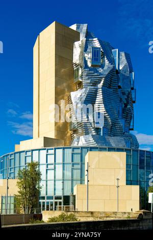 Francia, Bouches du Rhone, Arles, Parc des Ateliers, LUMA Arles, complesso artistico e culturale creato dalla LUMA Foundation di Maja Hoffmann, architetto Frank Gehry Foto Stock