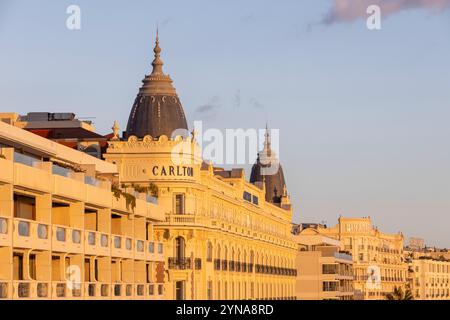 Francia, Alpes-Maritimes (06), Cannes, Croisette, Hôtel Carlton (monumento storico costruito nel 1913 e patrimonio del XX secolo) Foto Stock