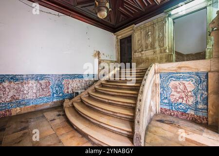Portogallo, regione centrale, Coimbra, rua da Sofia, Collegio di San Bernardo del XVI secolo o Collegio dello Spirito Santo, parte del complesso dell'Università di Coimbra-alta e Sofia, patrimonio dell'umanità dell'UNESCO Foto Stock