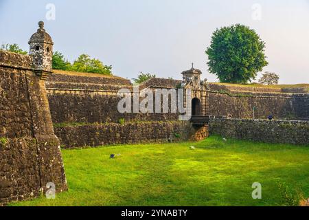 Portogallo, regione settentrionale, Valenca do Minho, tappa sulla via centrale portoghese, una delle strade per Santiago de Compostela, fortezza del XVI-XVII secolo Foto Stock