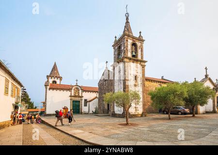 Portogallo, regione settentrionale, Valanza do Minho, tappa sulla via centrale portoghese, una delle strade per Santiago de Compostela, la chiesa di Santa Maria dos Anjos e la cappella della Misericordia all'interno della fortezza Foto Stock