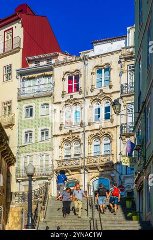 Portogallo, regione centrale, Coimbra, Rua Ferreira Borges, la principale via dello shopping e pedonale del centro storico Foto Stock