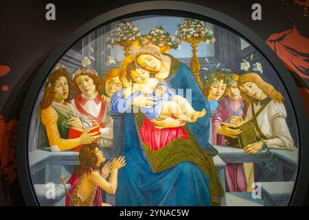 Francia, Parigi, il museo Jacquemart Andre, mostra alla Galleria Borghese di Roma, Vergine col bambino con San Giovanni Battista da bambino e sei angeli, 1488, Alessandro Filipepi conosciuto come Sandro Botticelli Foto Stock