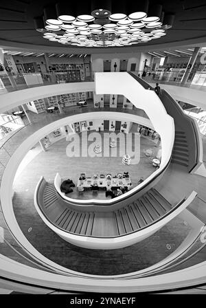 South Shields Tyne e indossare il Word National Center per la parola scritta biblioteca pubblica moderna progettato dagli architetti FaulknerBrowns il contract principale Foto Stock