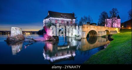 Francia, Eure, Vernon, Vernonnet, il vecchio mulino ad acqua sul ponte medievale, il Château des Tourelles Foto Stock