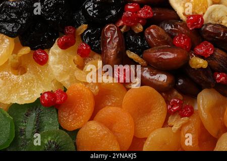 Mescolare diversi tipi di frutta secca come sfondo, primo piano Foto Stock