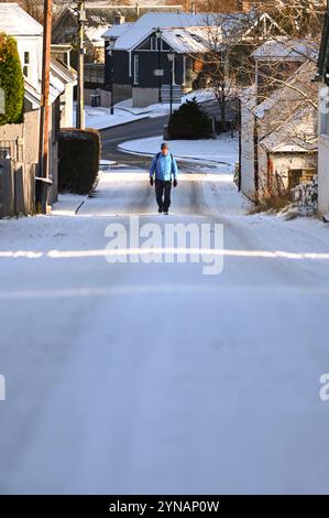 Vista di un Braemar innevato nell'Aberdeenshire che ha raggiunto un basso di -11.2C.. La Scozia settentrionale è sotto un avviso meteorologico per la neve. Credito: Euan Cherry Foto Stock