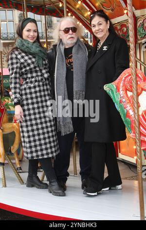 Vivian Paul, Bernhard Paul ed Eliana Larible Paul bei der Eroeffnung vom Roncalli Weihnachtsmarkt AM 25.11.2024 ad Amburgo Foto Stock