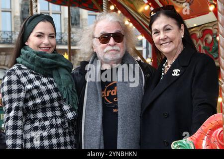 Vivian Paul, Bernhard Paul ed Eliana Larible Paul bei der Eroeffnung vom Roncalli Weihnachtsmarkt AM 25.11.2024 ad Amburgo Foto Stock