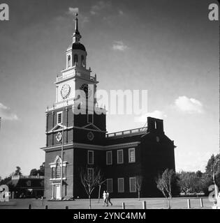 Vintage 1969 Image Independence Hall al parco divertimenti Knotts Berry Farms. Vintage 1969 Image Independence Hall è un'esatta replica mattone per mattone. Foto Stock