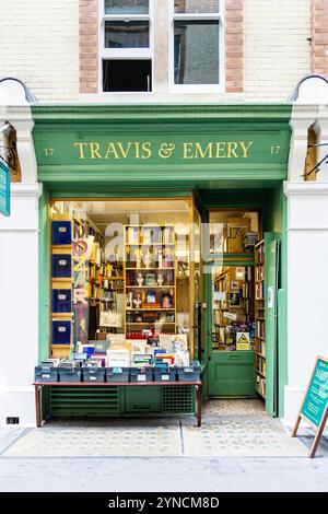 Esterno di Travis ed Emery a Cecil Court, Londra, Inghilterra Foto Stock